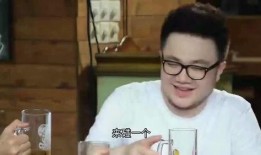 给路人画画吃瓜,为路人现场绘制“吃瓜”漫画