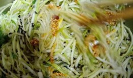 角瓜拌着吃做法,角瓜拌菜，简单美味家常做法