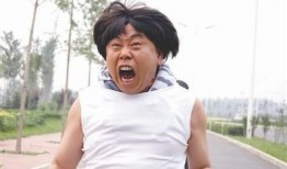 潘长江直播吃瓜