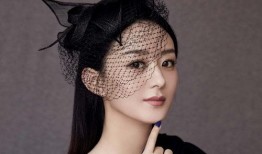 戴头巾的阿姨吃瓜,瓜果飘香中的温馨时光