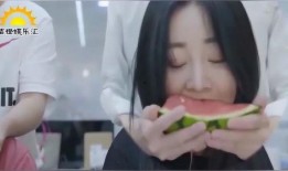 吃瓜黑衣小姐姐