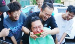 黄老师吃瓜场面,趣味横生，瓜香四溢