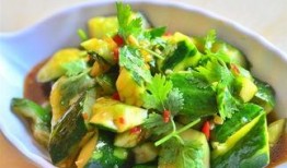 凉拌吃的长瓜,凉拌长瓜，夏日餐桌上的清新之选