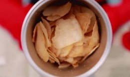 观众吃瓜群众吃薯片,揭秘观众零食背后的故事