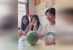 三姐妹吃瓜,欢乐时光里的甜蜜回忆