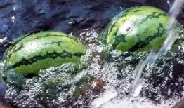 自己家里的吃瓜,品味生活甜蜜滋味