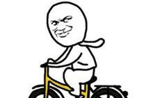 吃瓜群众修自行车,展现生活智慧与技能