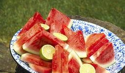 看人聊天吃瓜,揭秘聊天吃瓜背后的社交奥秘