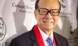 李嘉诚吃瓜视频,揭秘商界大佬的休闲时光