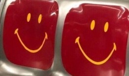 吃瓜被发现搞笑文案,笑料横飞引网友热议