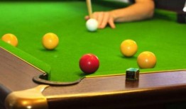 吃瓜中心打台球,欢乐无限