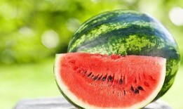 吃瓜减肥吗,吃瓜也能减肥？揭秘瓜果中的神奇瘦身秘密